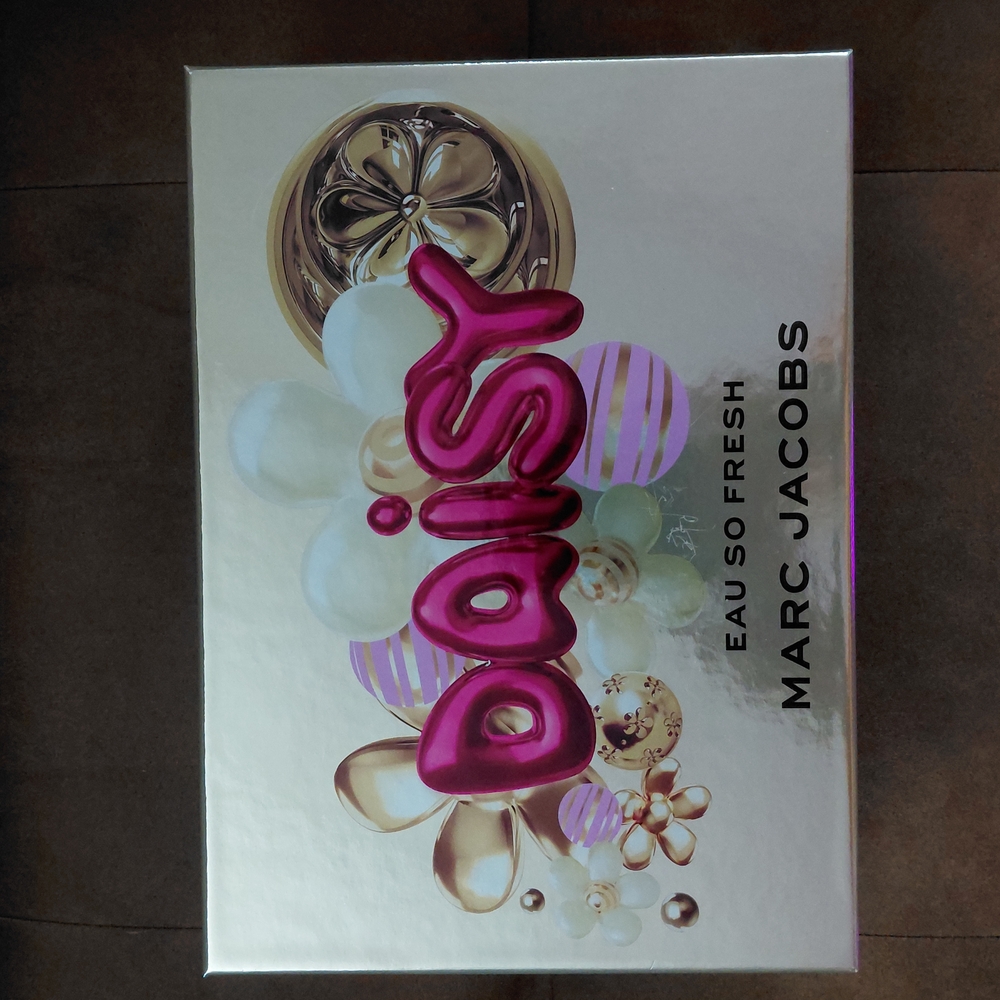 Marc Jacobs Daisy Eau So Fresh Perfume Box - Pink and Gold